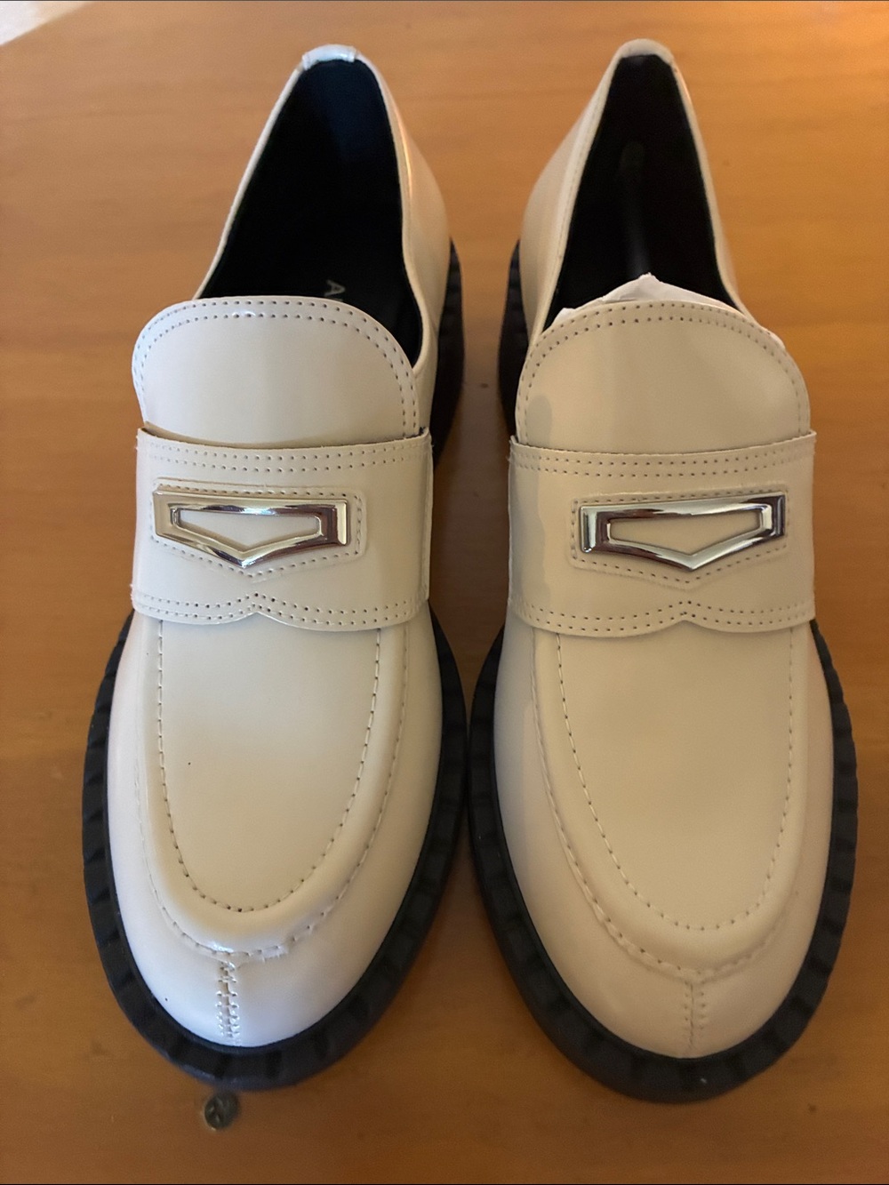 Arezzo made in Brazil brand new white loafer